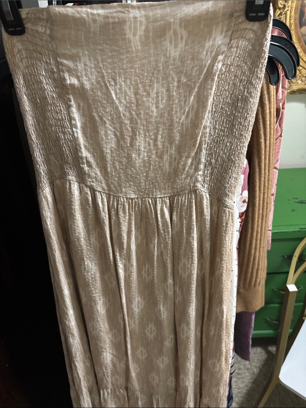 Universal Threads - Picture 2 of 4